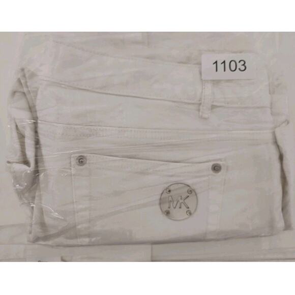 Michael Kors Women Size 10 Mid Rise Flared Leg White Denim Jeans Silver Accents - Picture 16 of 16